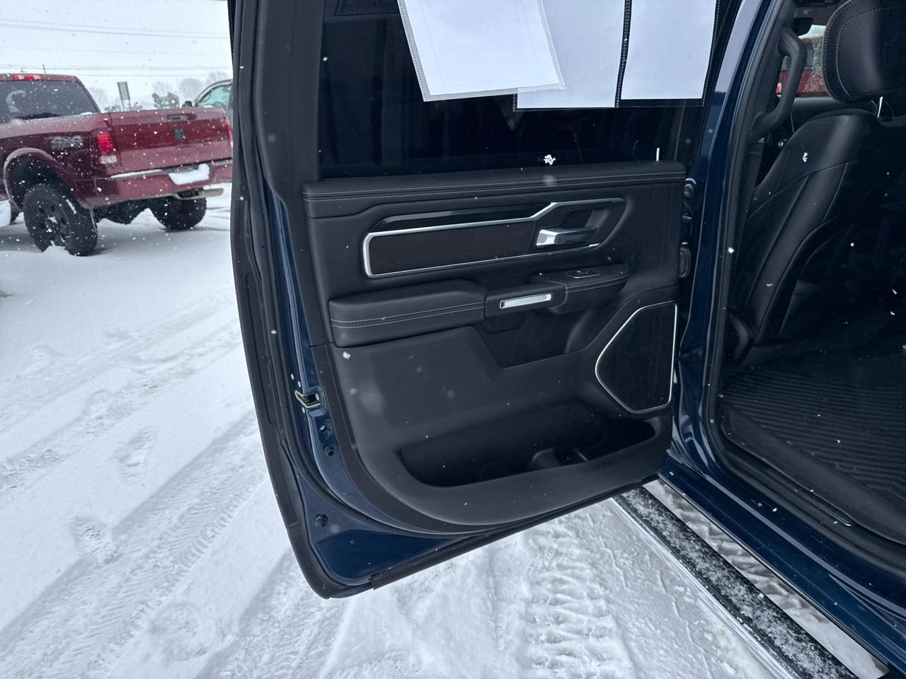 RAM 1500 Laramie 4x4 Crew Cab 5'7" Box 2021