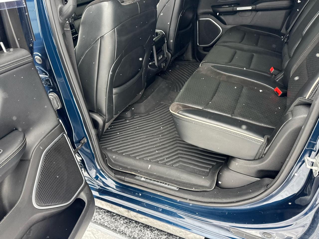 RAM 1500 Laramie 4x4 Crew Cab 5'7" Box 2021