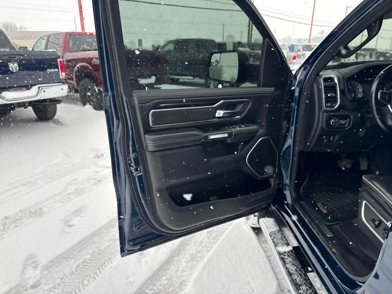 RAM 1500 Laramie 4x4 Crew Cab 5'7" Box 2021