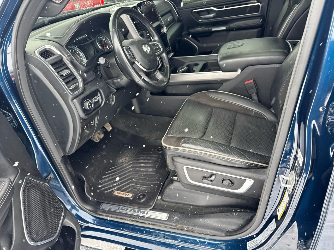 RAM 1500 Laramie 4x4 Crew Cab 5'7" Box 2021