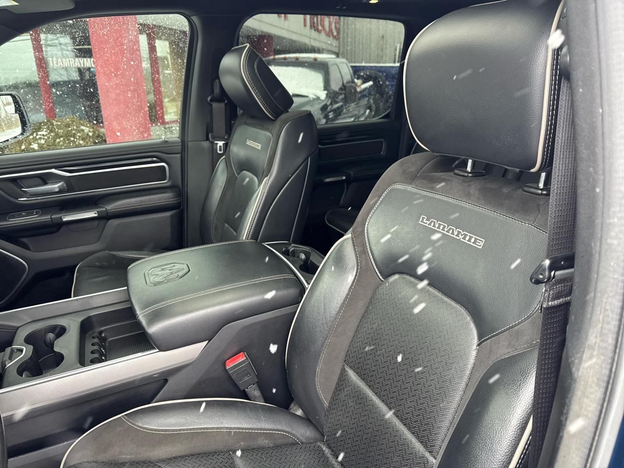 RAM 1500 Laramie 4x4 Crew Cab 5'7" Box 2021