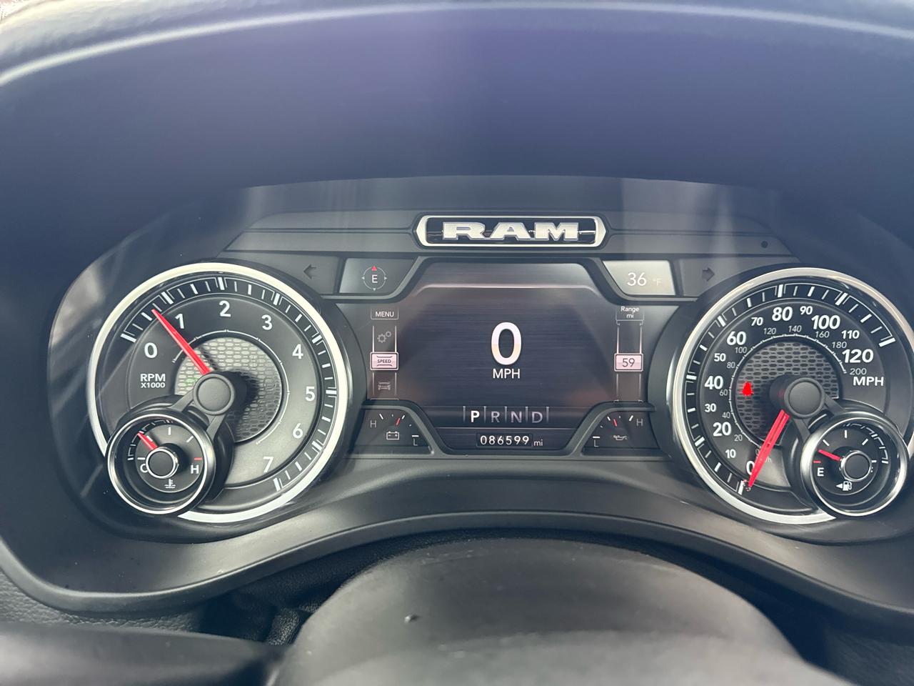 RAM 1500 Laramie 4x4 Crew Cab 5'7" Box 2021