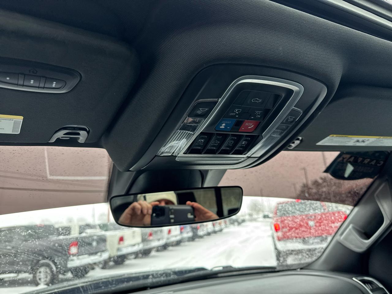 RAM 1500 Laramie 4x4 Crew Cab 5'7" Box 2021