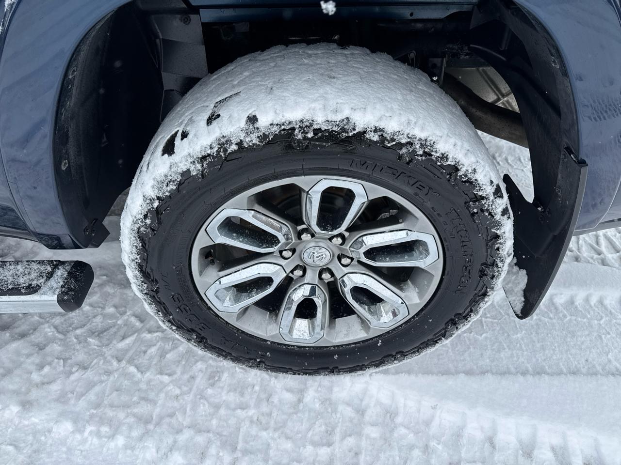 RAM 1500 Laramie 4x4 Crew Cab 5'7" Box 2021