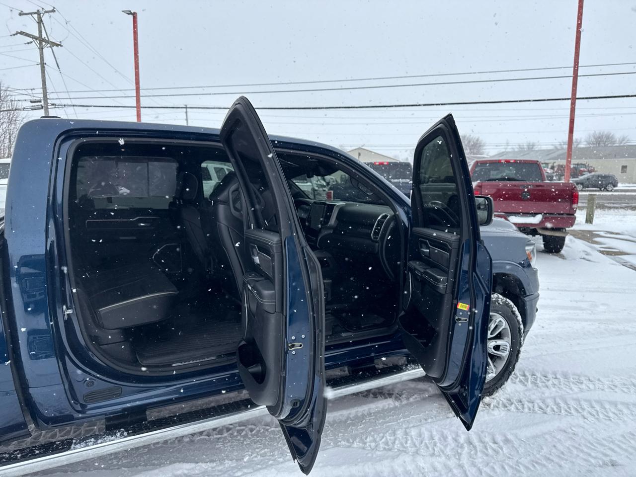 RAM 1500 Laramie 4x4 Crew Cab 5'7" Box 2021