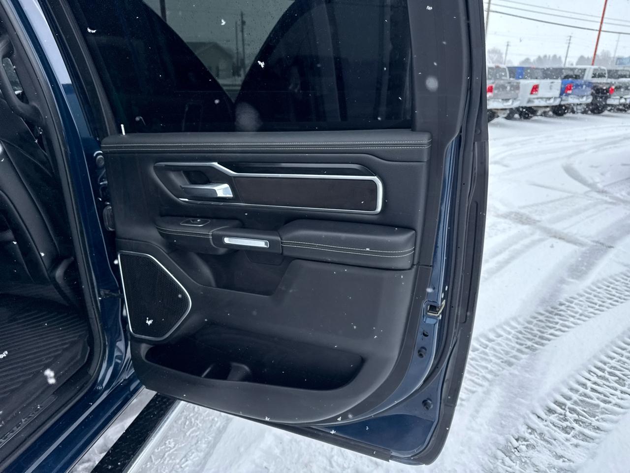 RAM 1500 Laramie 4x4 Crew Cab 5'7" Box 2021