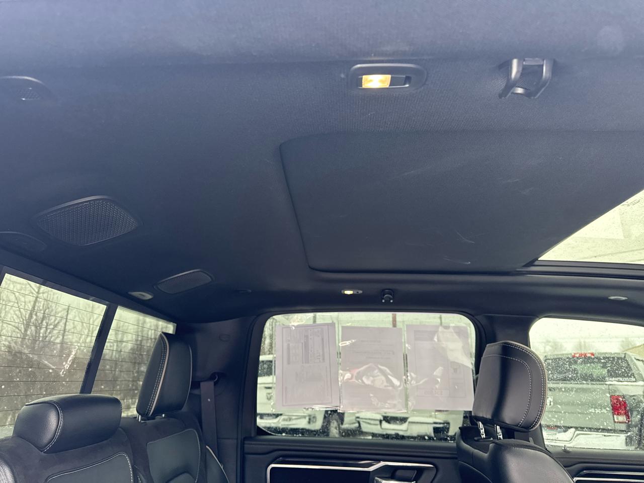 RAM 1500 Laramie 4x4 Crew Cab 5'7" Box 2021