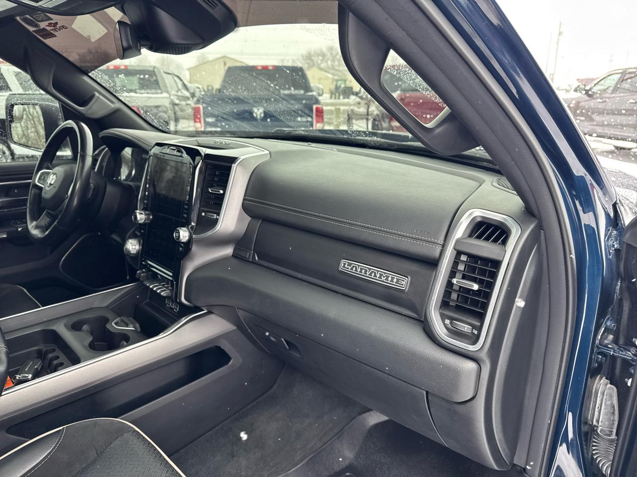 RAM 1500 Laramie 4x4 Crew Cab 5'7" Box 2021