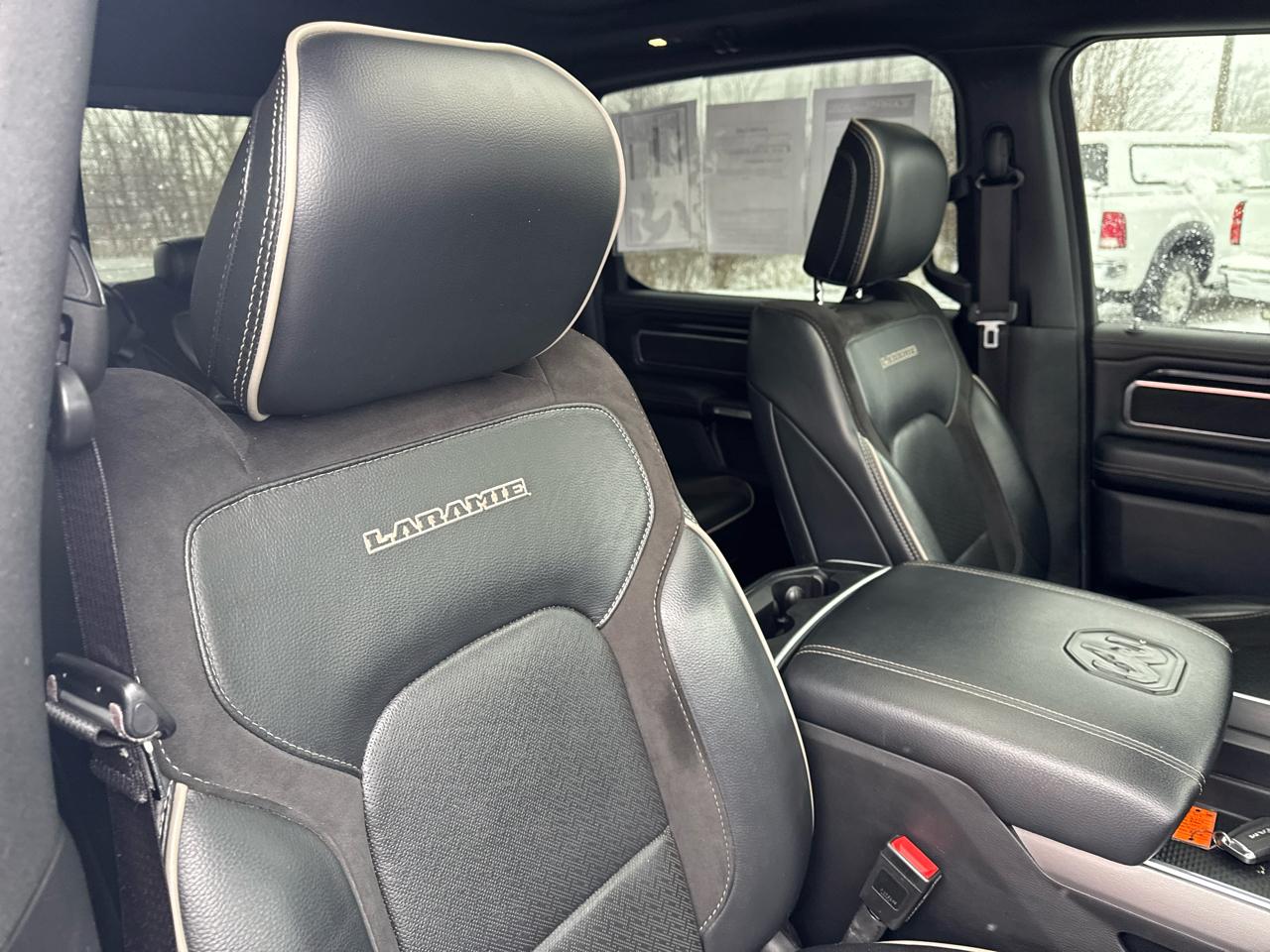 RAM 1500 Laramie 4x4 Crew Cab 5'7" Box 2021