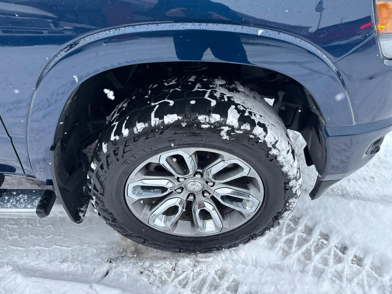 RAM 1500 Laramie 4x4 Crew Cab 5'7" Box 2021