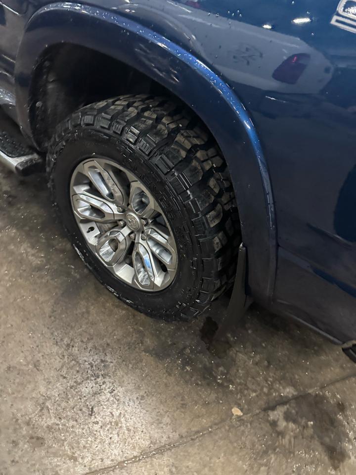 RAM 1500 Laramie 4x4 Crew Cab 5'7" Box 2021