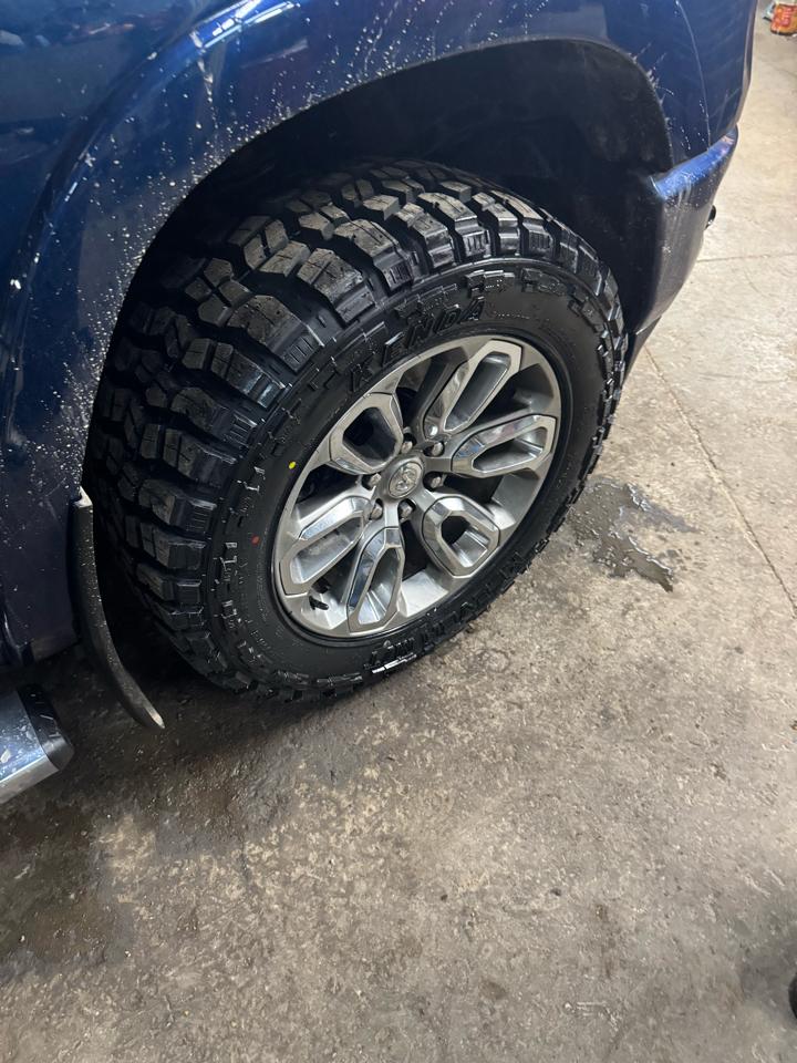 RAM 1500 Laramie 4x4 Crew Cab 5'7" Box 2021