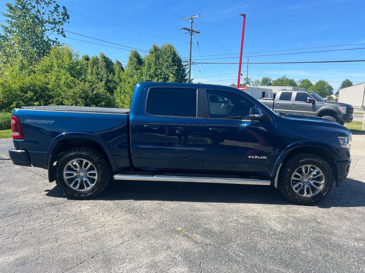 RAM 1500 Laramie 4x4 Crew Cab 5'7" Box 2021