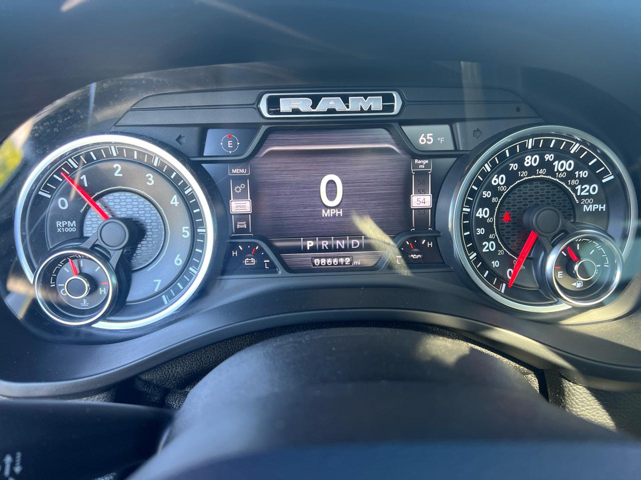 RAM 1500 Laramie 4x4 Crew Cab 5'7" Box 2021
