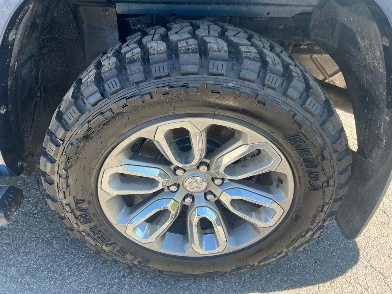 RAM 1500 Laramie 4x4 Crew Cab 5'7" Box 2021