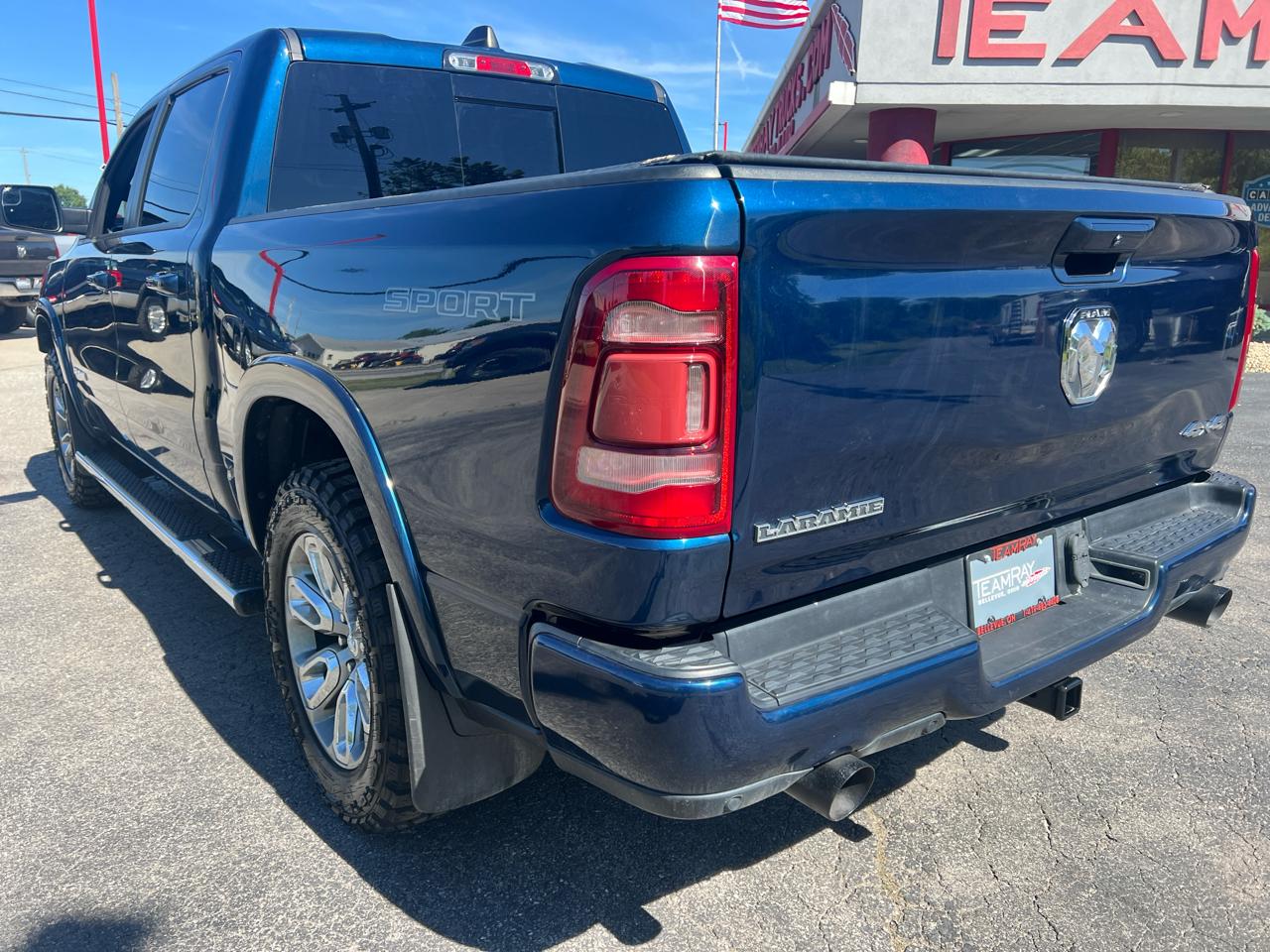 RAM 1500 Laramie 4x4 Crew Cab 5'7" Box 2021