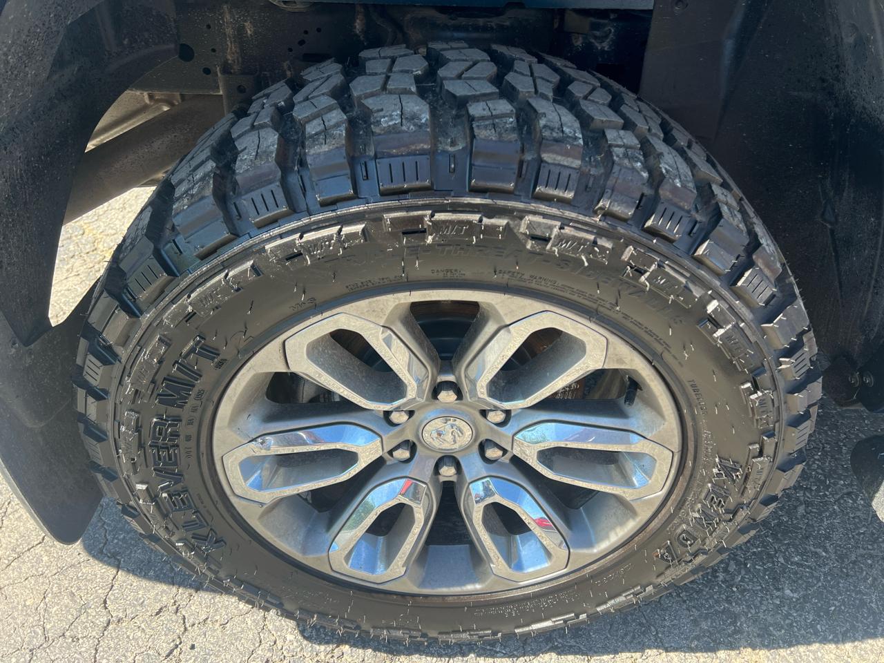 RAM 1500 Laramie 4x4 Crew Cab 5'7" Box 2021