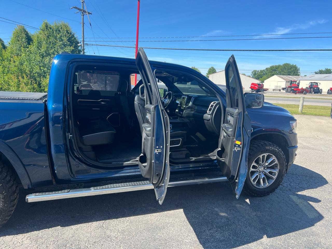 RAM 1500 Laramie 4x4 Crew Cab 5'7" Box 2021
