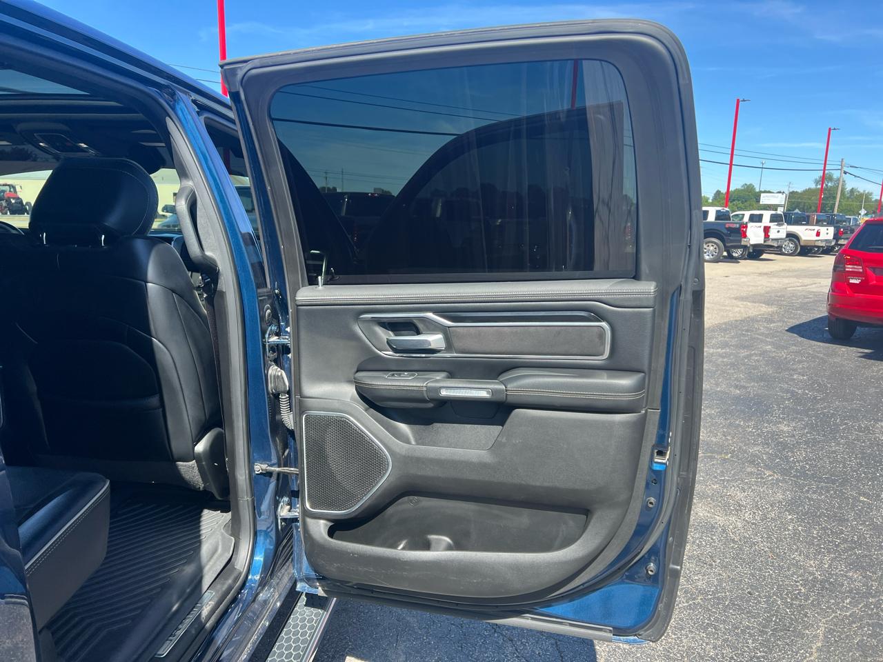 RAM 1500 Laramie 4x4 Crew Cab 5'7" Box 2021