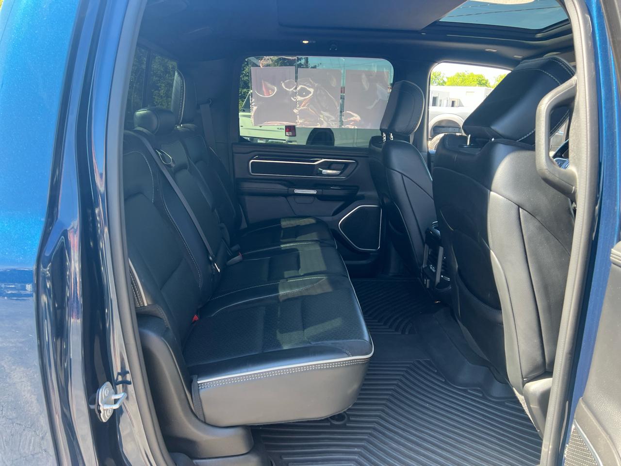 RAM 1500 Laramie 4x4 Crew Cab 5'7" Box 2021