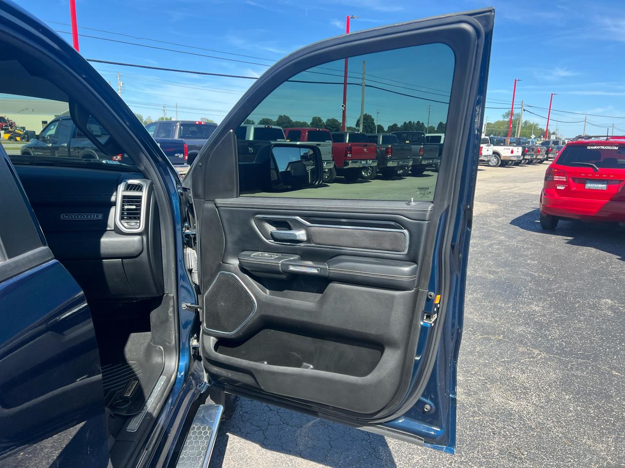 RAM 1500 Laramie 4x4 Crew Cab 5'7" Box 2021