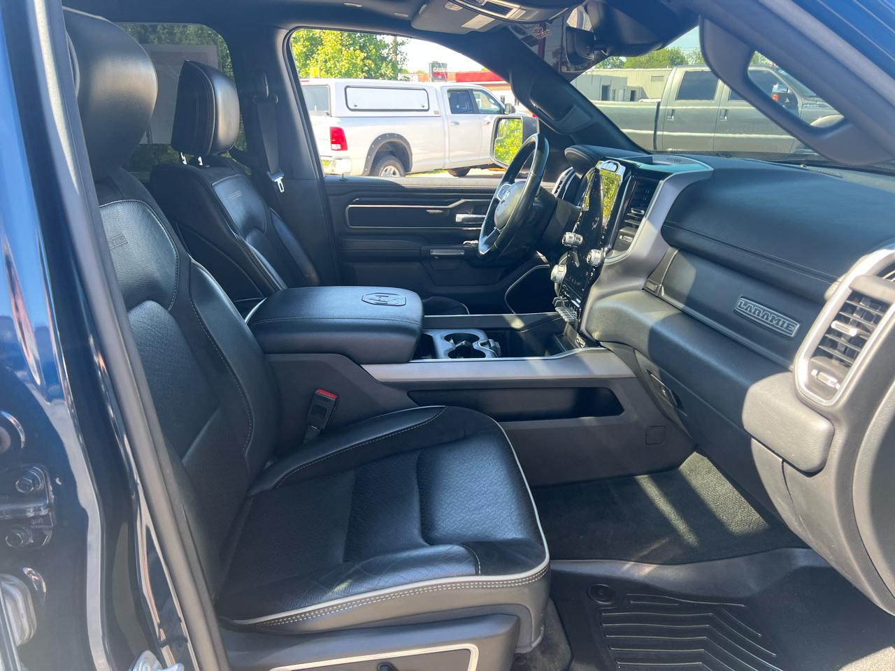 RAM 1500 Laramie 4x4 Crew Cab 5'7" Box 2021
