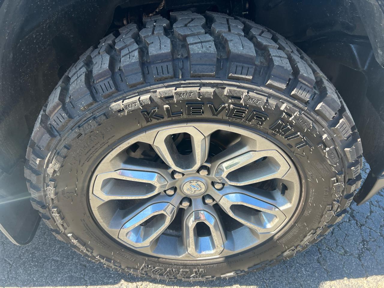 RAM 1500 Laramie 4x4 Crew Cab 5'7" Box 2021