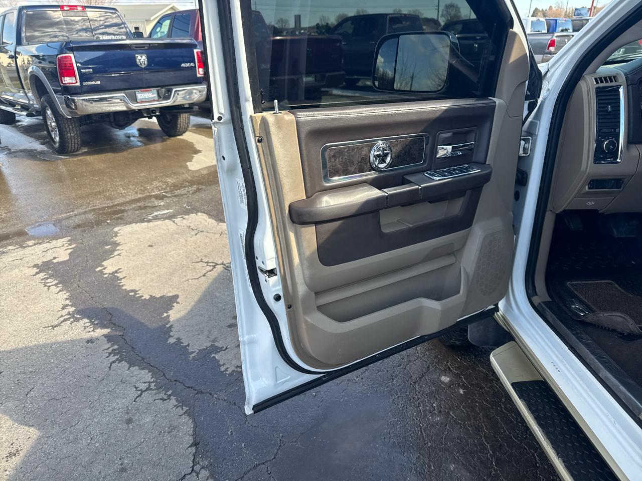 RAM 2500 4WD Mega Cab 160.5" Laramie Longhorn 2012