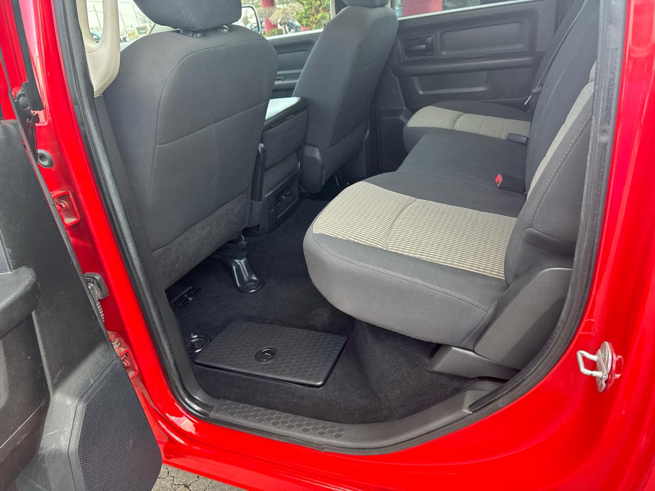 RAM 2500 4WD Crew Cab 149" ST 2011