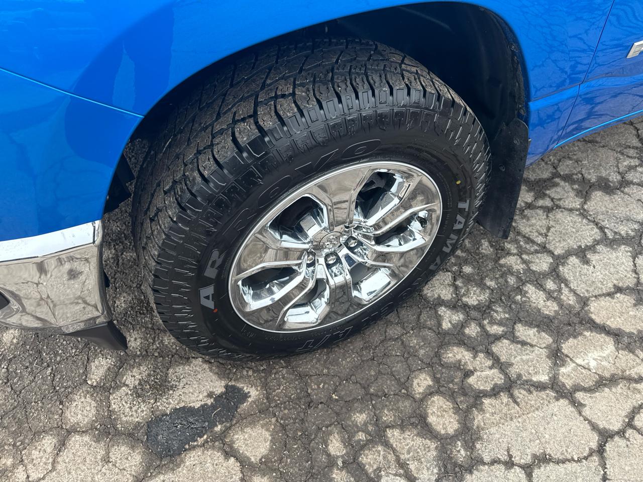 RAM 1500 Big Horn 4x4 Quad Cab 6'4" Box 2021