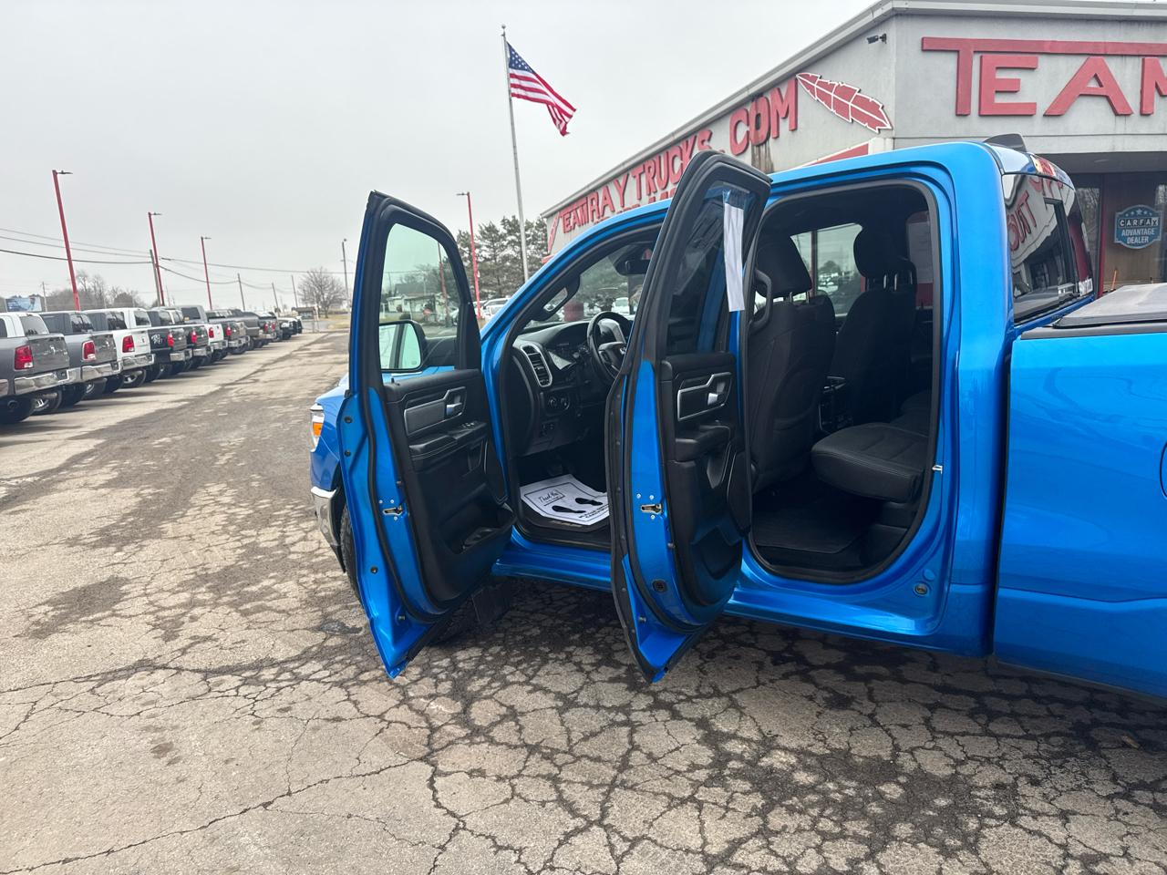 RAM 1500 Big Horn 4x4 Quad Cab 6'4" Box 2021