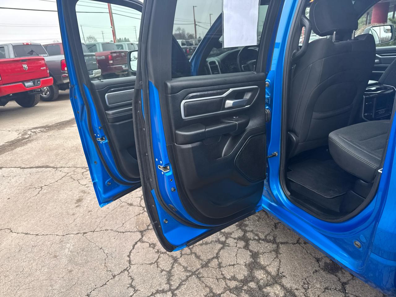 RAM 1500 Big Horn 4x4 Quad Cab 6'4" Box 2021