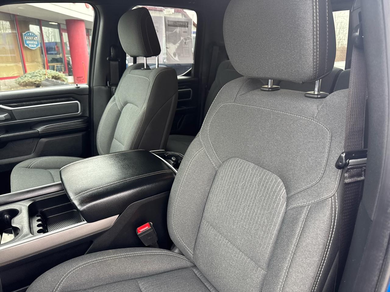 RAM 1500 Big Horn 4x4 Quad Cab 6'4" Box 2021