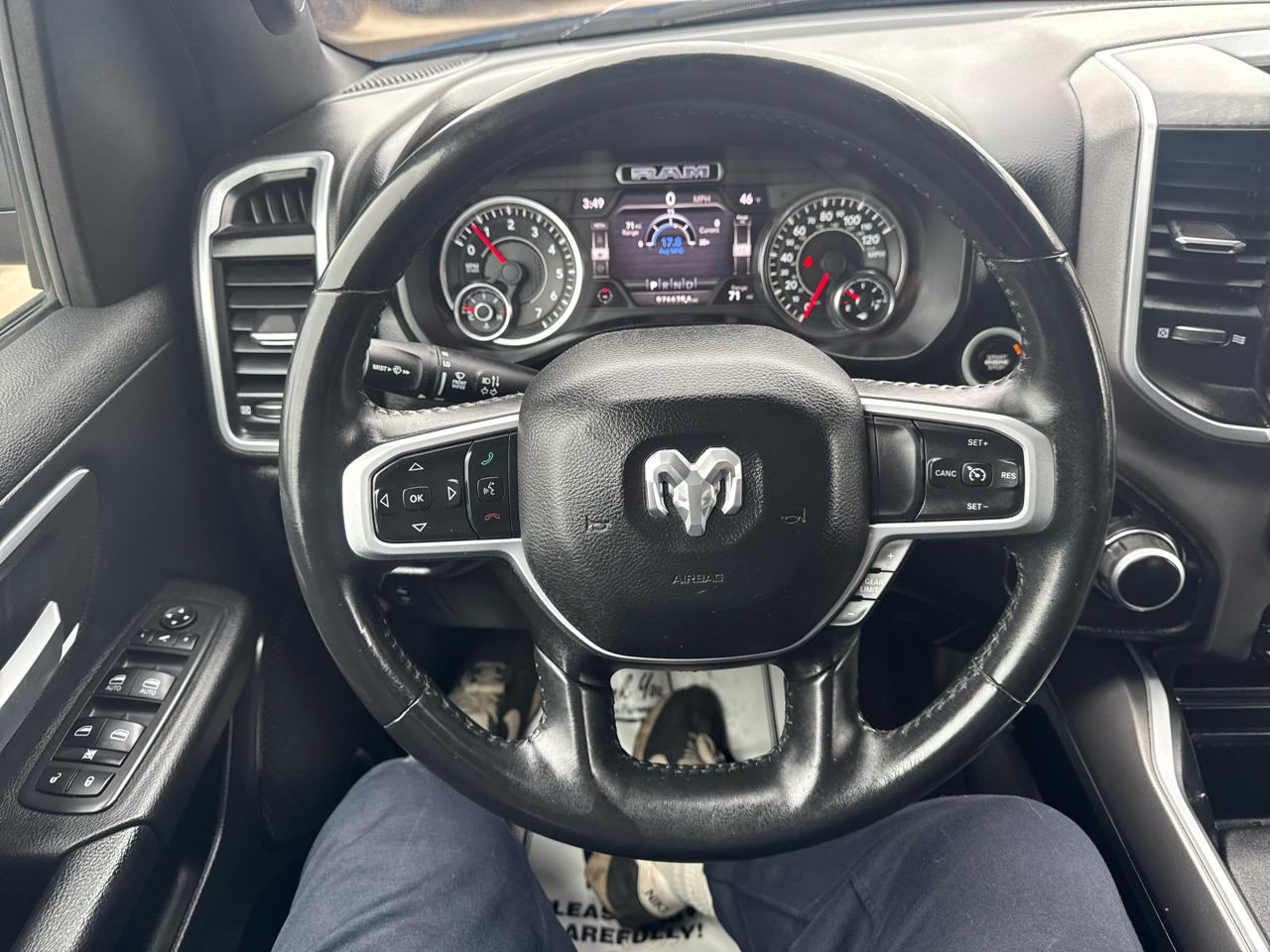 RAM 1500 Big Horn 4x4 Quad Cab 6'4" Box 2021