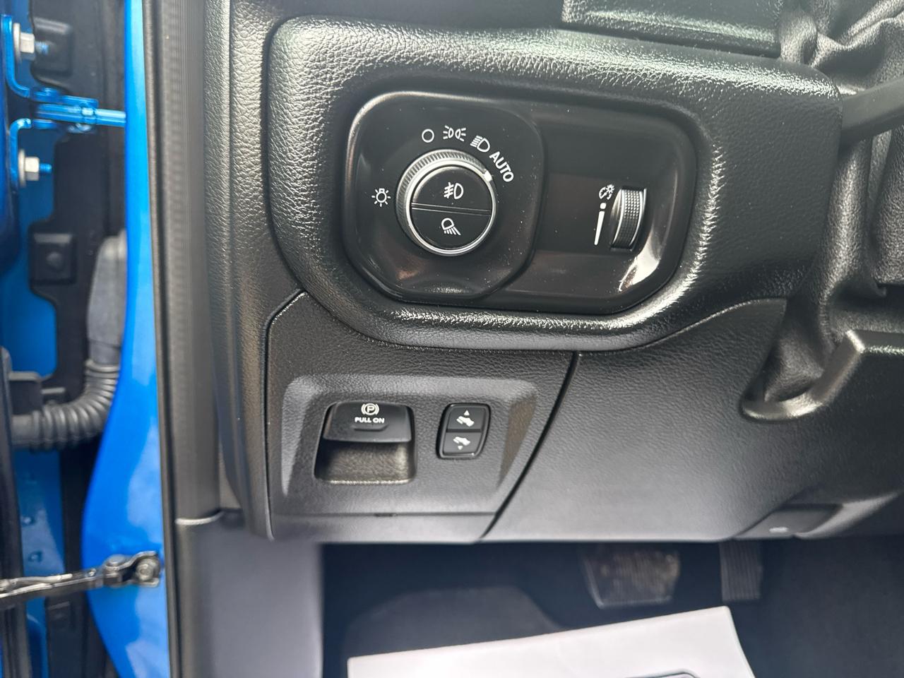 RAM 1500 Big Horn 4x4 Quad Cab 6'4" Box 2021