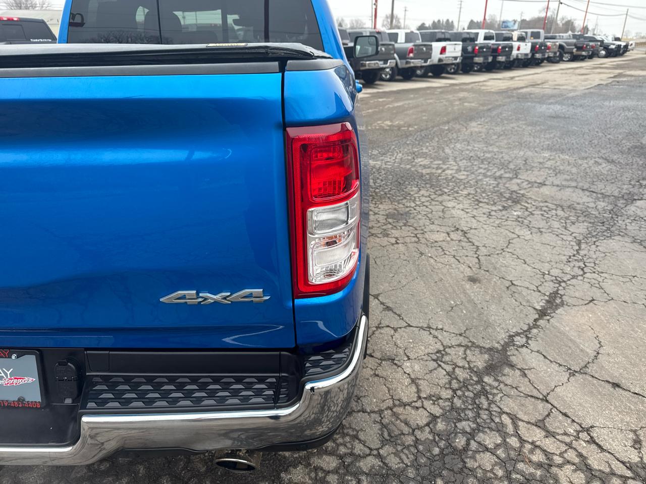 RAM 1500 Big Horn 4x4 Quad Cab 6'4" Box 2021