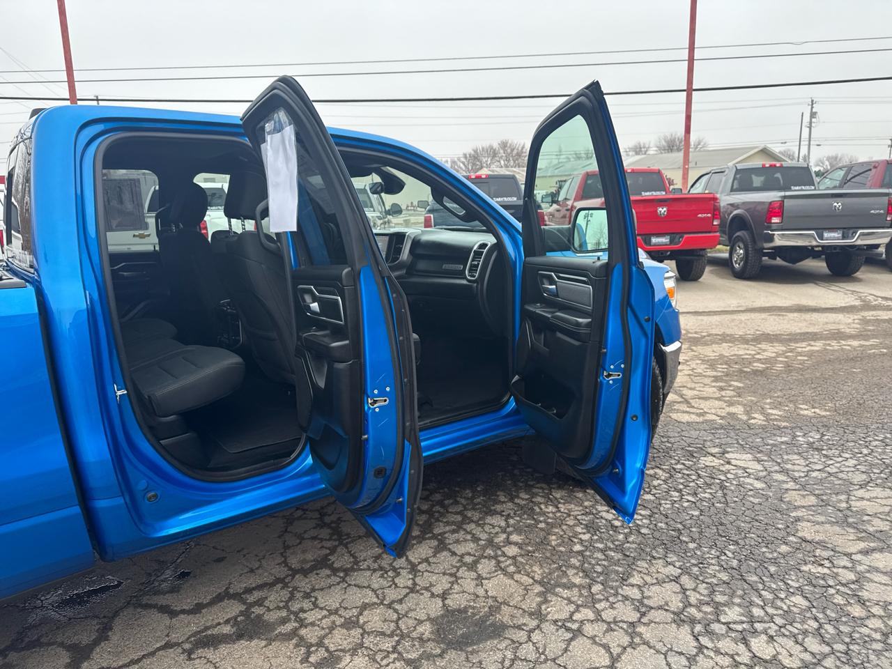 RAM 1500 Big Horn 4x4 Quad Cab 6'4" Box 2021