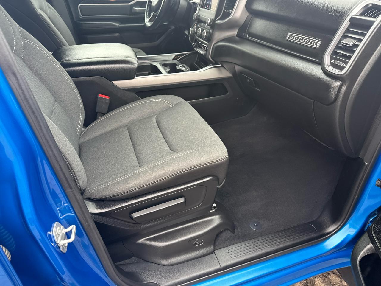 RAM 1500 Big Horn 4x4 Quad Cab 6'4" Box 2021