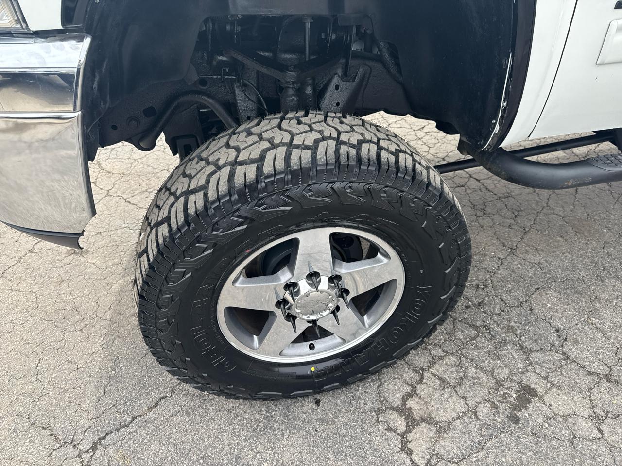 Chevrolet Silverado 2500HD 4WD Crew Cab 153.7" LT 2011