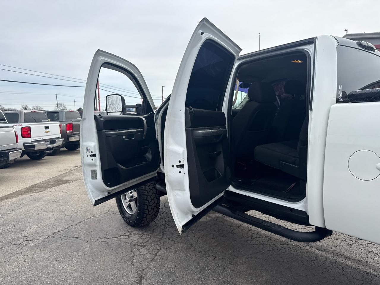 Chevrolet Silverado 2500HD 4WD Crew Cab 153.7" LT 2011