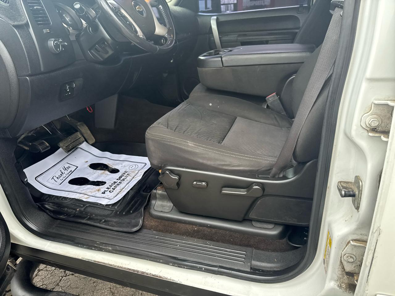 Chevrolet Silverado 2500HD 4WD Crew Cab 153.7" LT 2011