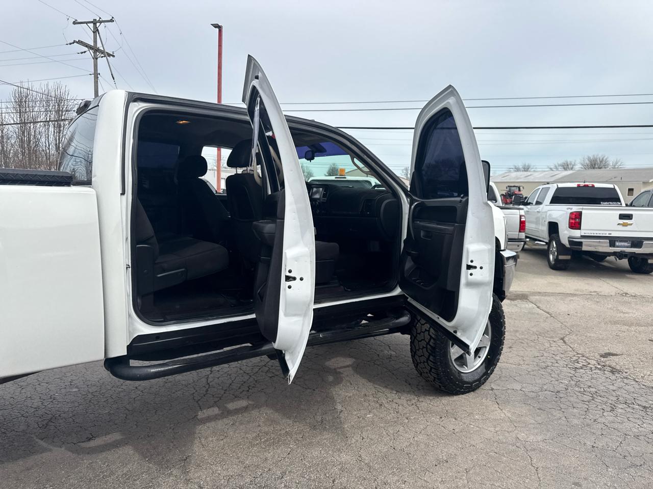 Chevrolet Silverado 2500HD 4WD Crew Cab 153.7" LT 2011