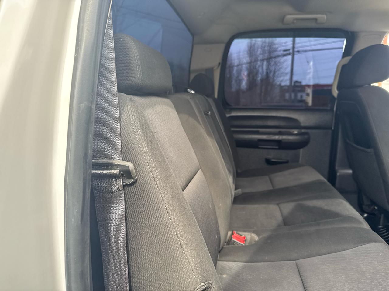 Chevrolet Silverado 2500HD 4WD Crew Cab 153.7" LT 2011