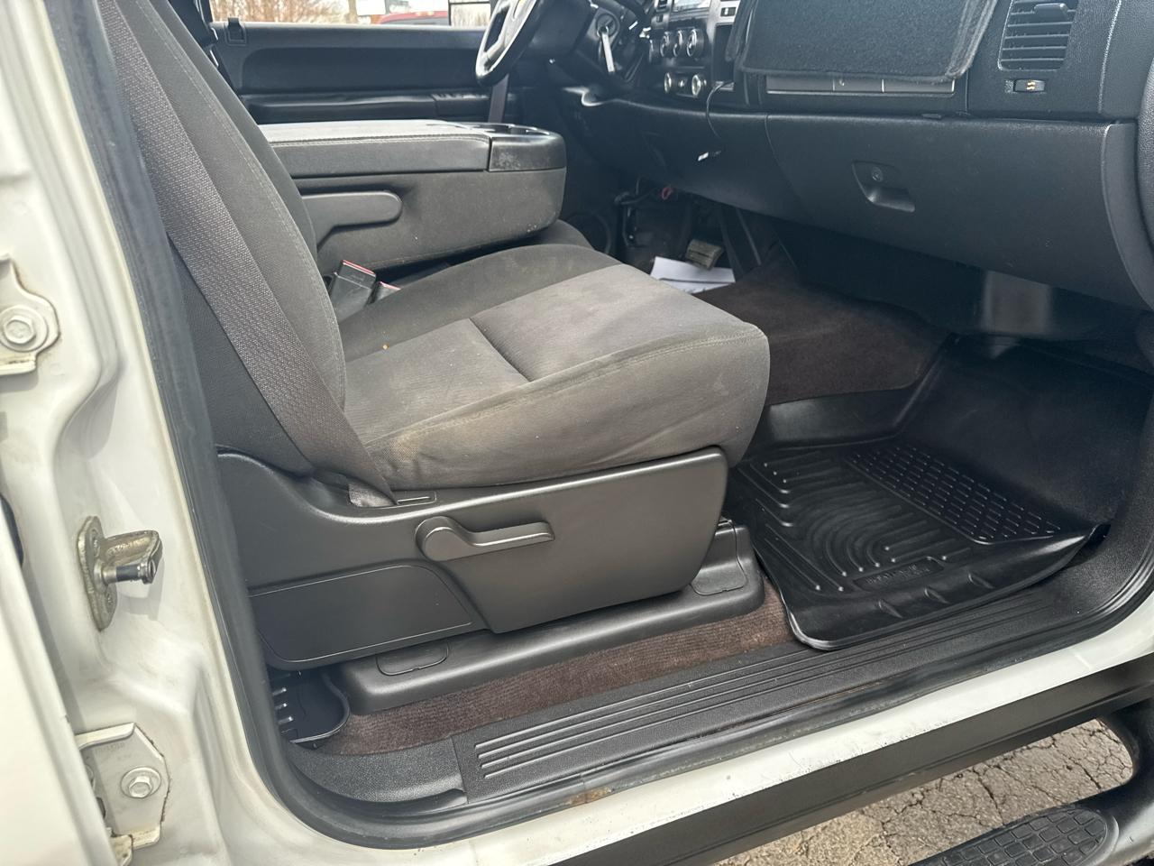 Chevrolet Silverado 2500HD 4WD Crew Cab 153.7" LT 2011