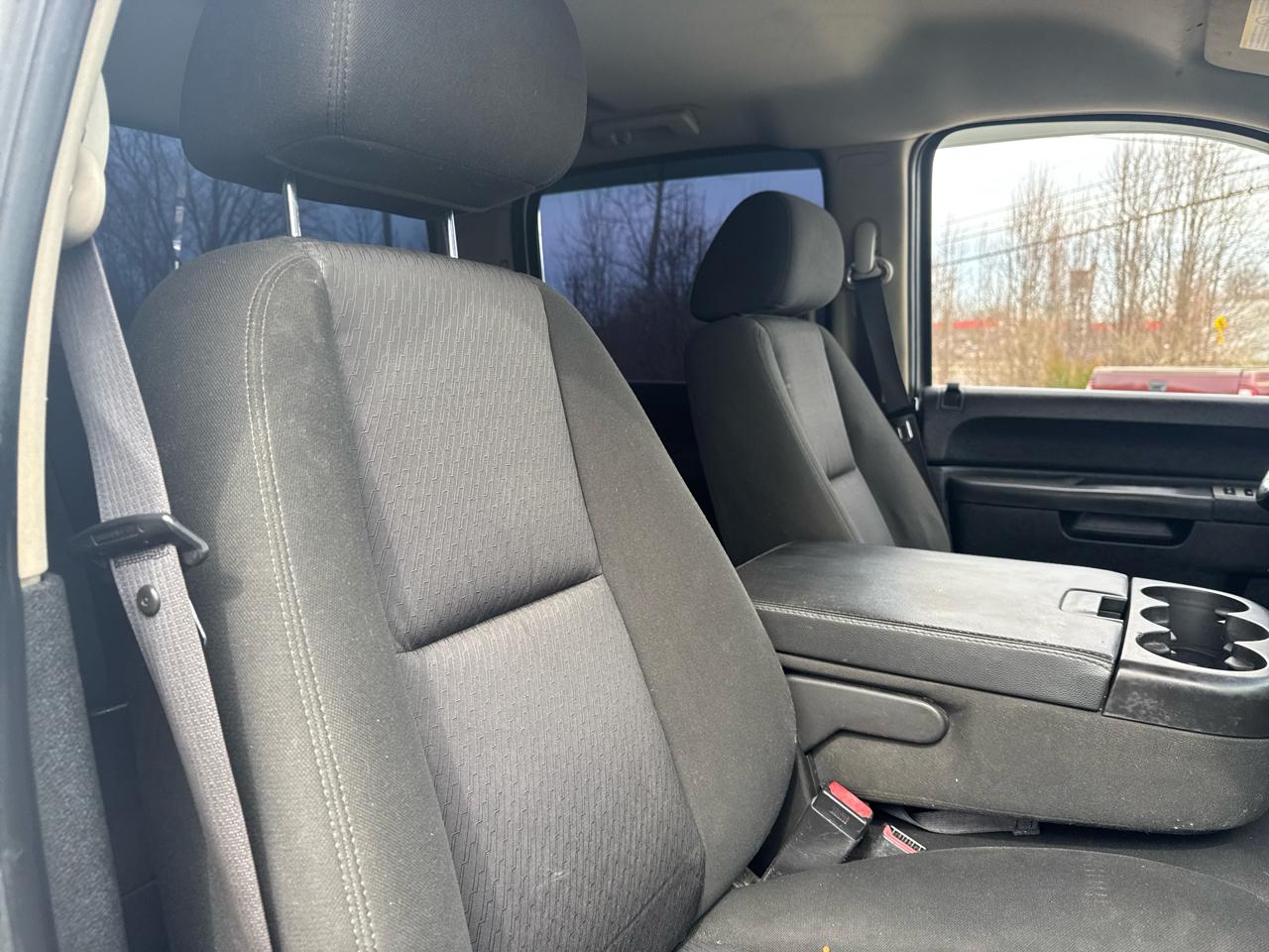 Chevrolet Silverado 2500HD 4WD Crew Cab 153.7" LT 2011