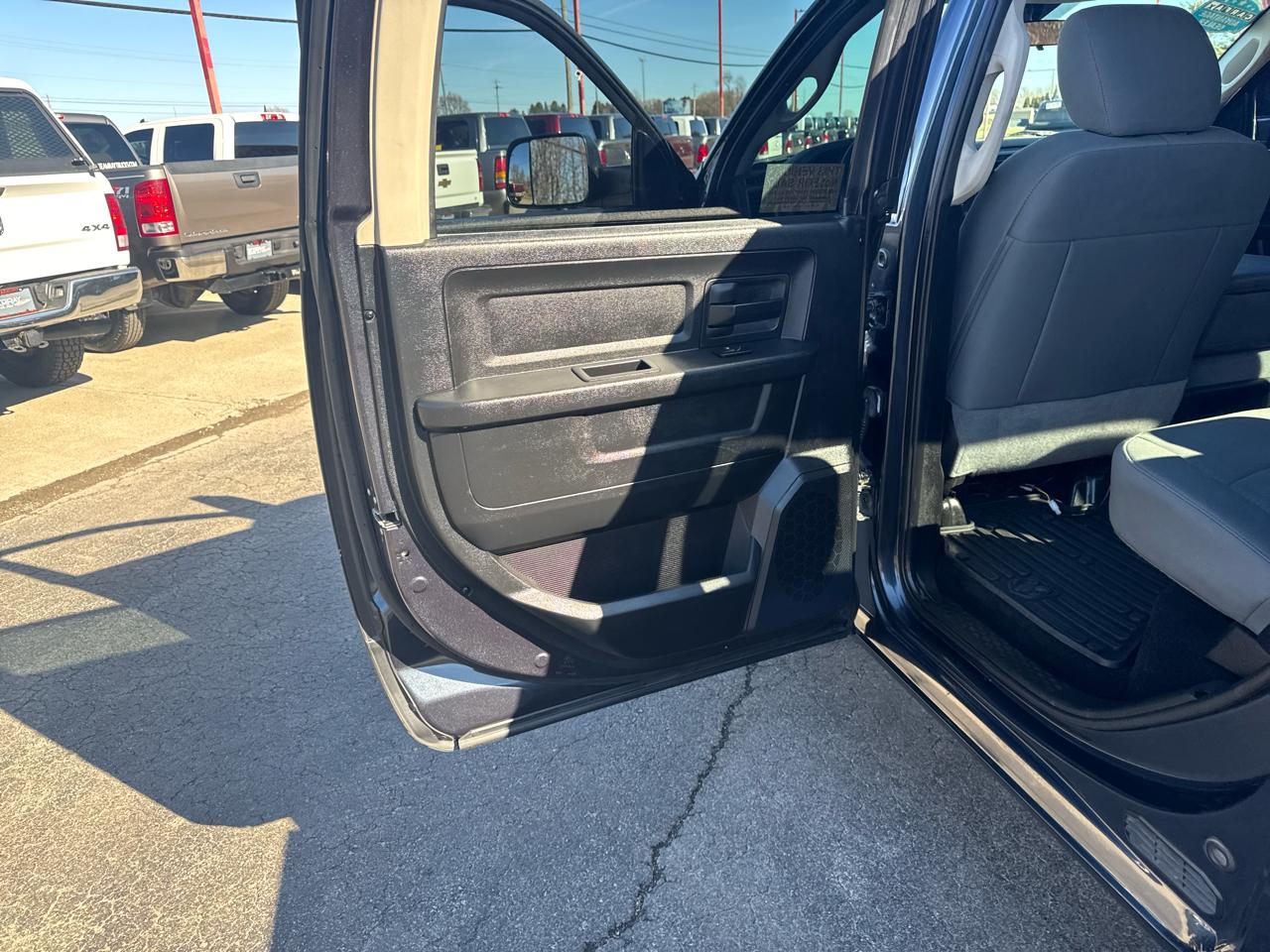 RAM 1500 4WD Crew Cab 149" Tradesman 2016