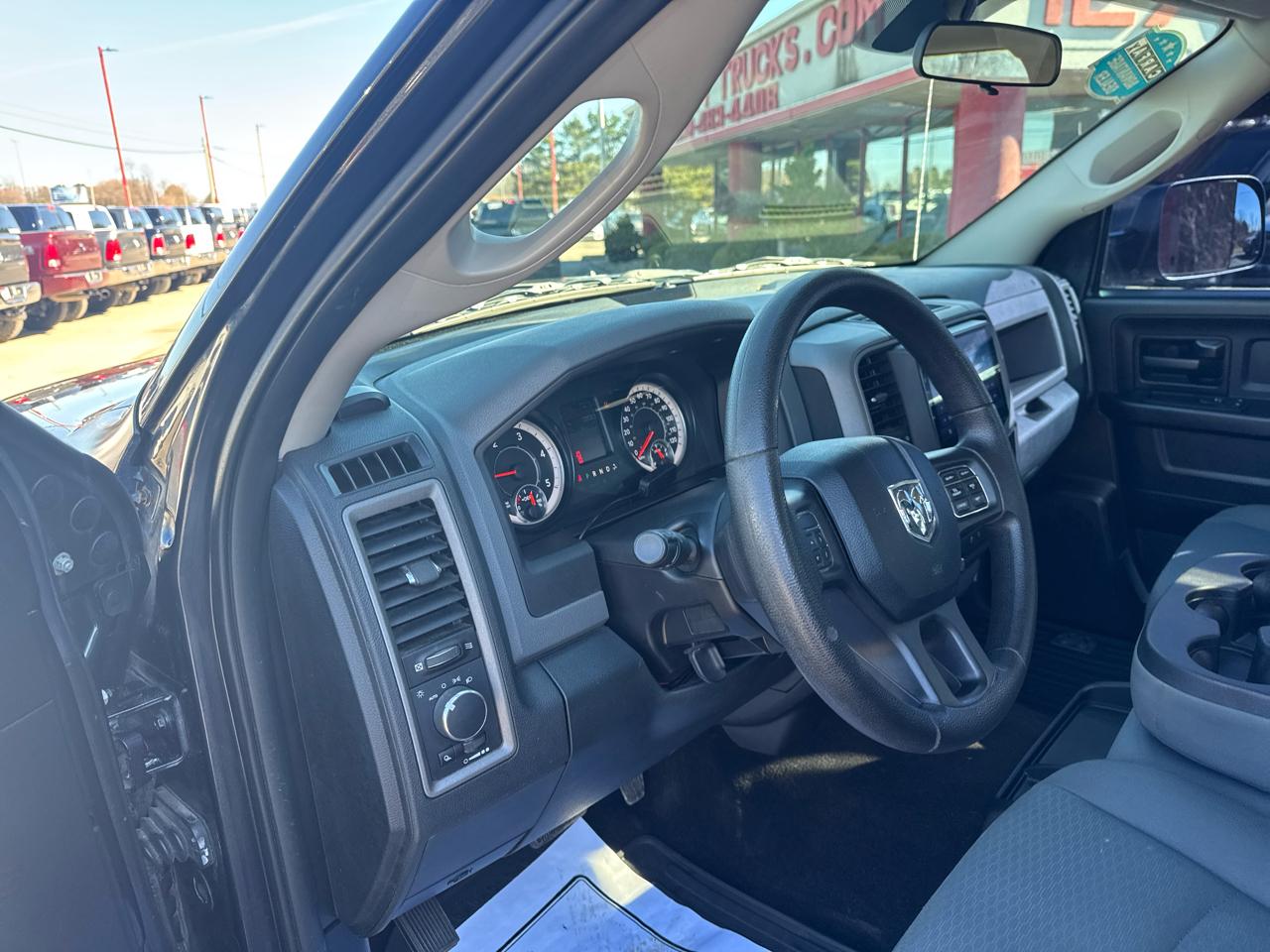 RAM 1500 4WD Crew Cab 149" Tradesman 2016