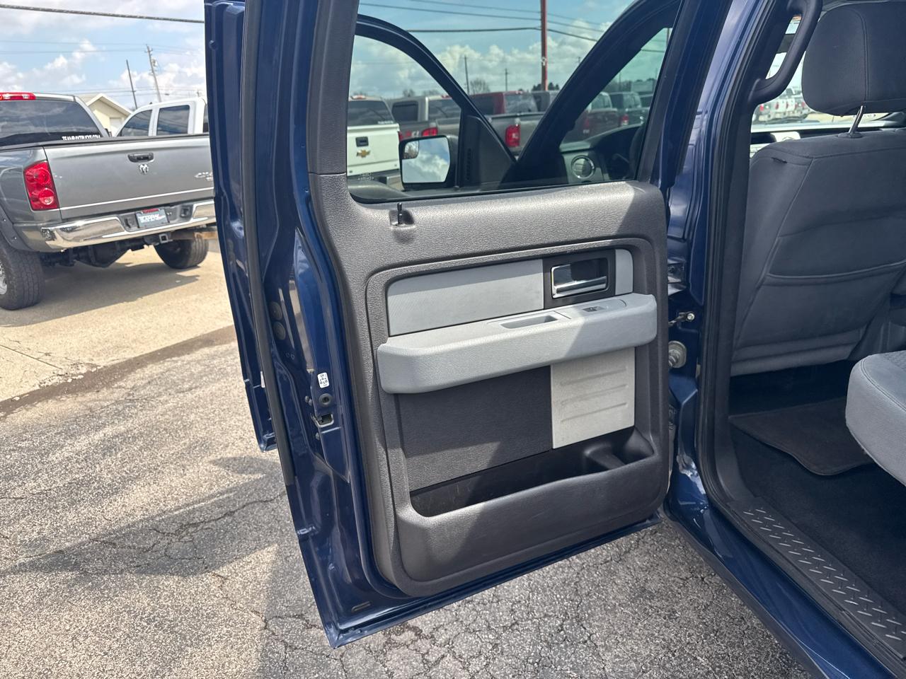 Ford F-150 4WD SuperCrew 145" XLT 2012