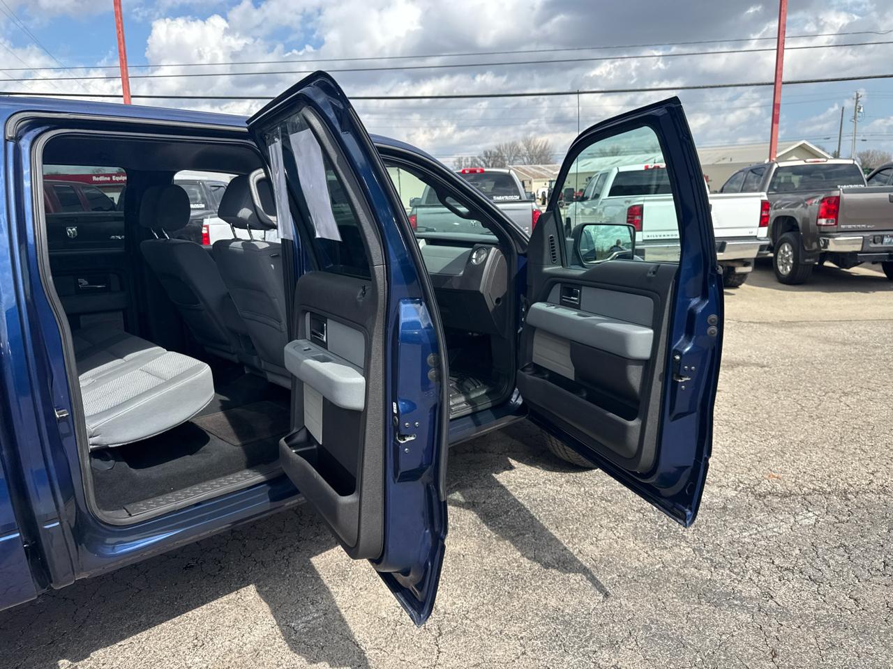 Ford F-150 4WD SuperCrew 145" XLT 2012