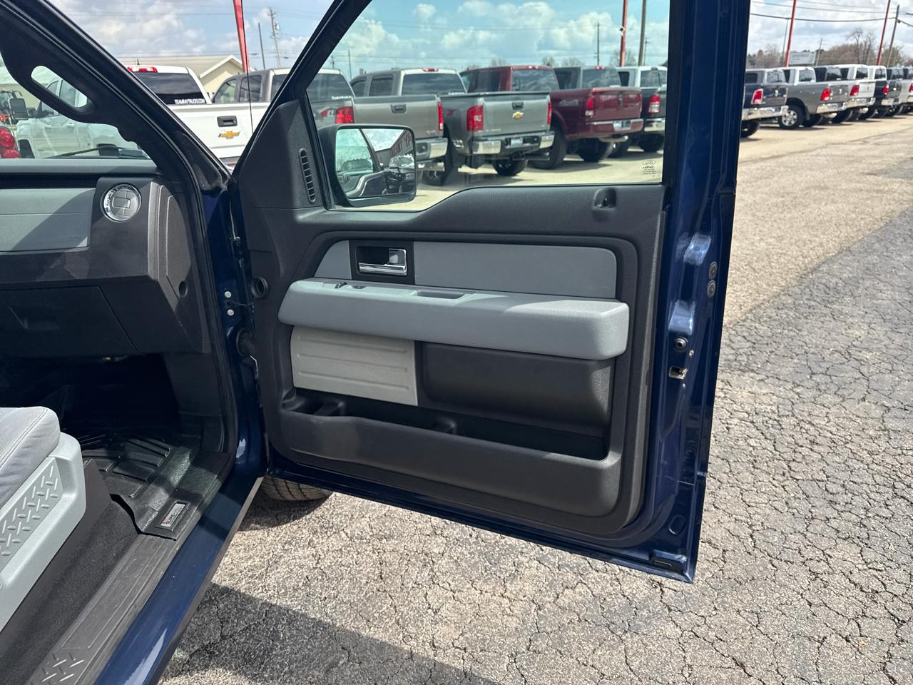 Ford F-150 4WD SuperCrew 145" XLT 2012